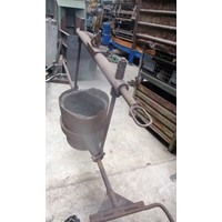 2 lifting bails for small casting ladles, ± 60 kg